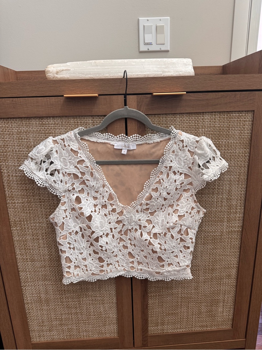 Lulu's Ivory Floral Crochet V-Neck Lace Crop Top